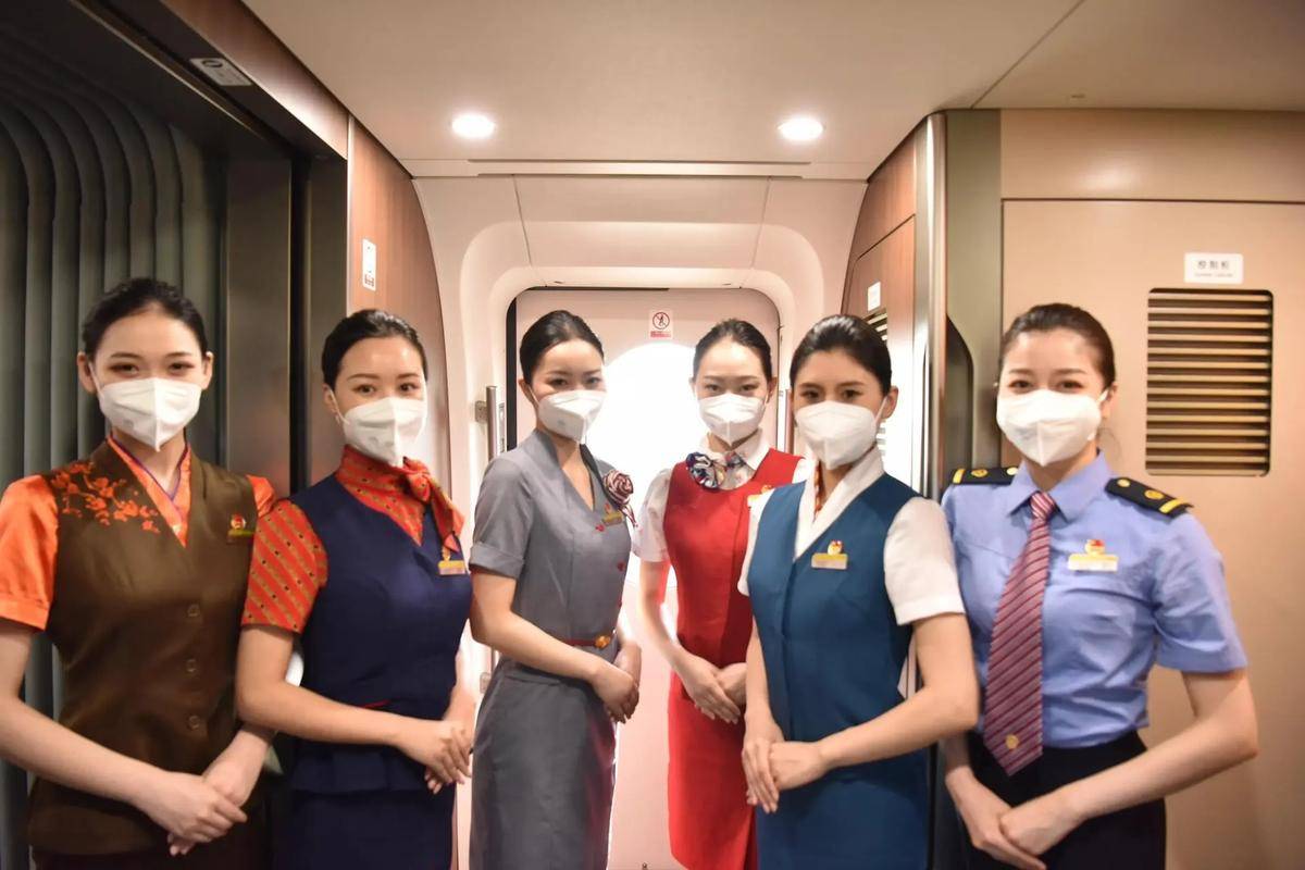 高铁乘务员如何上岗就业？证书真的有用么？