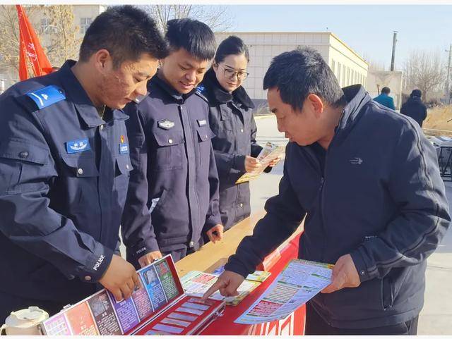 广场变身禁毒课堂 识毒防毒我在行