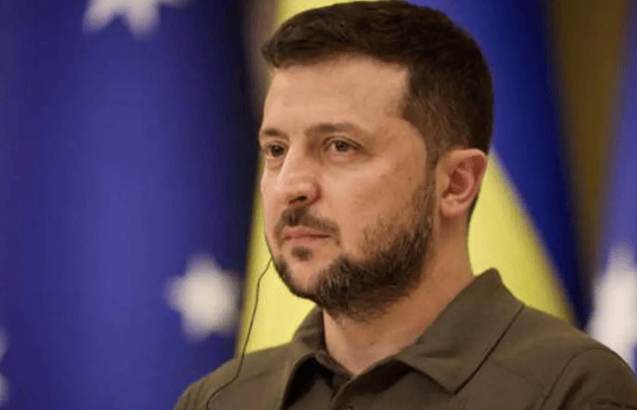 泽连斯基抵挡不住压力,乌克兰人已经醒悟,数千人冲上街头,“最大的敌人”并不是俄罗斯?