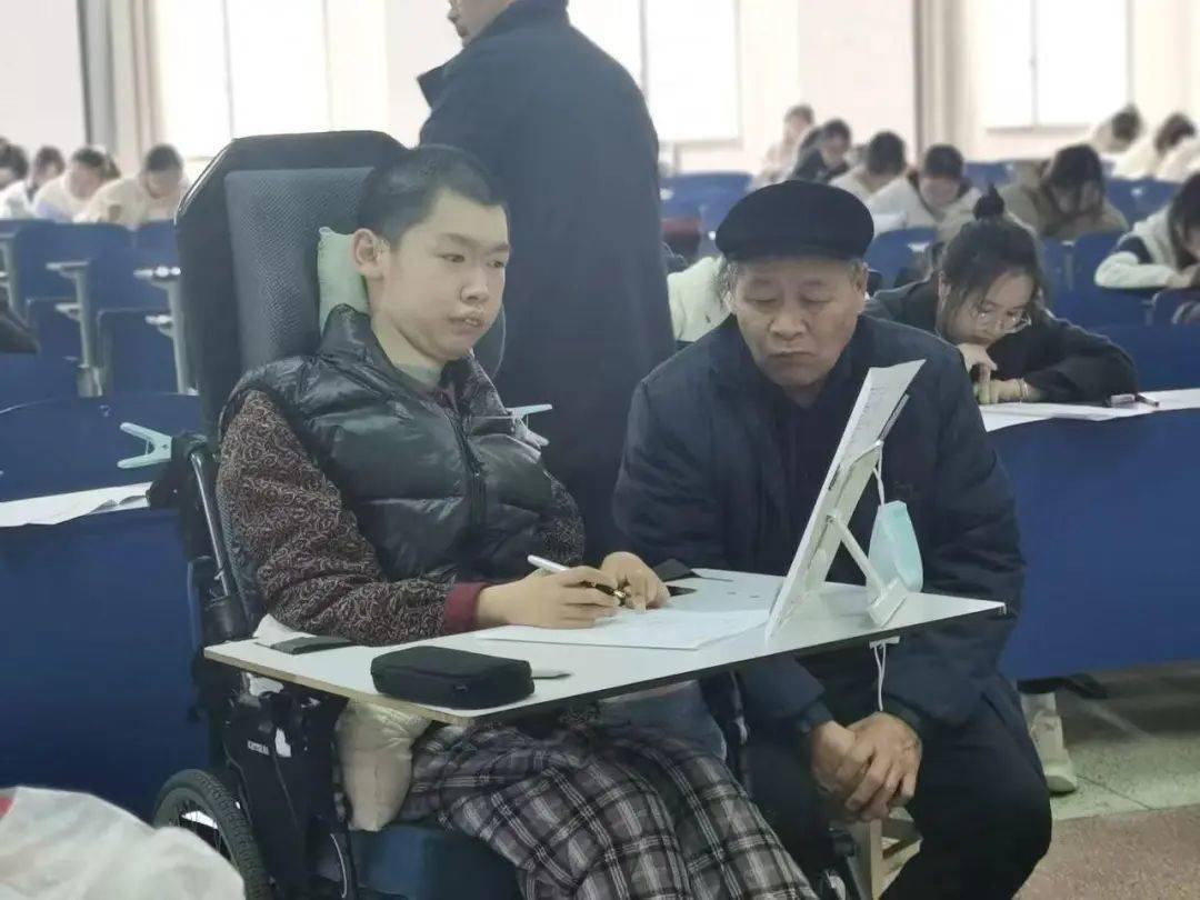 爷爷关掉工厂陪读14年!曾被预言活不过6岁的浙江少年,考上浙江中医大