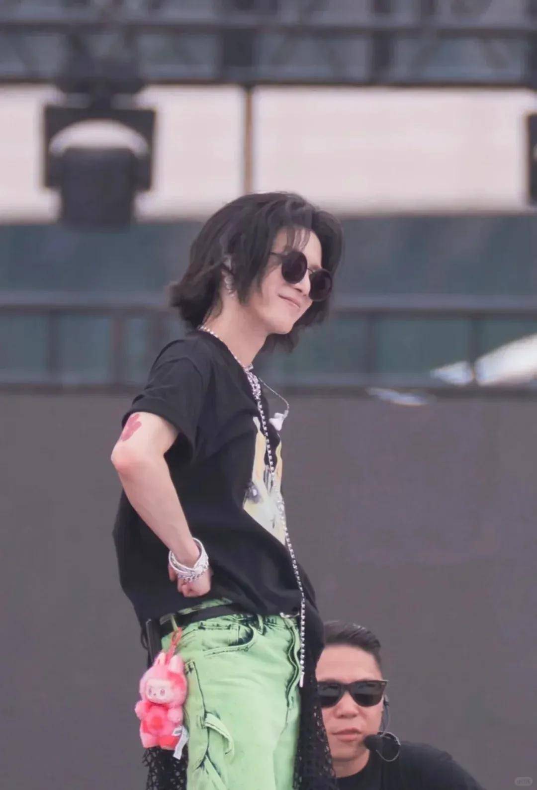 杨幂把钥匙扣扎在马尾上,瞬间实现满39减20!