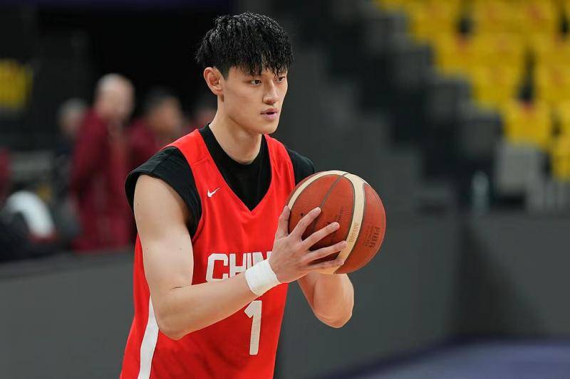 曾凡博与篮网队签约 将争取双向合同