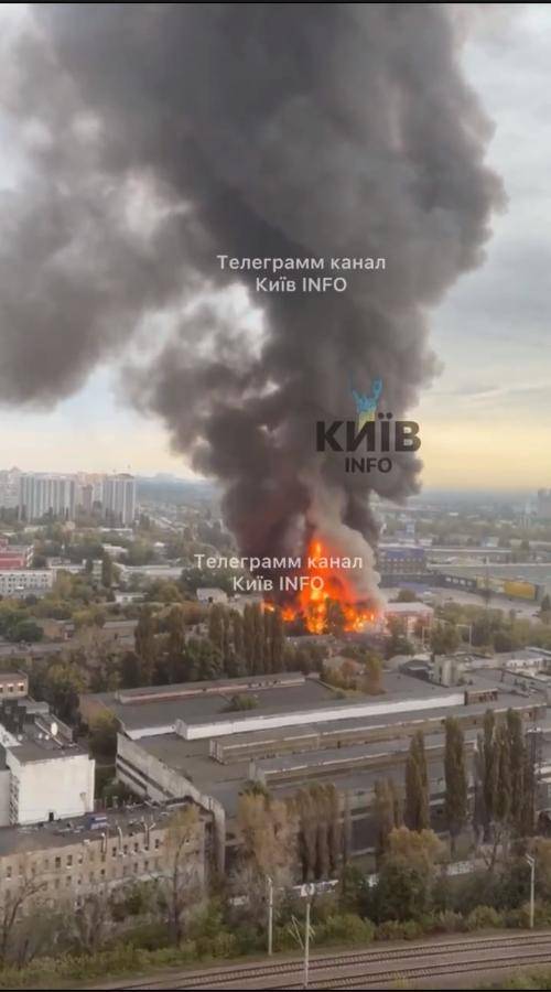 大乌龙!乌军爱国者竟炸自己,俄军导弹爆炸,掀翻波兰大使馆屋顶