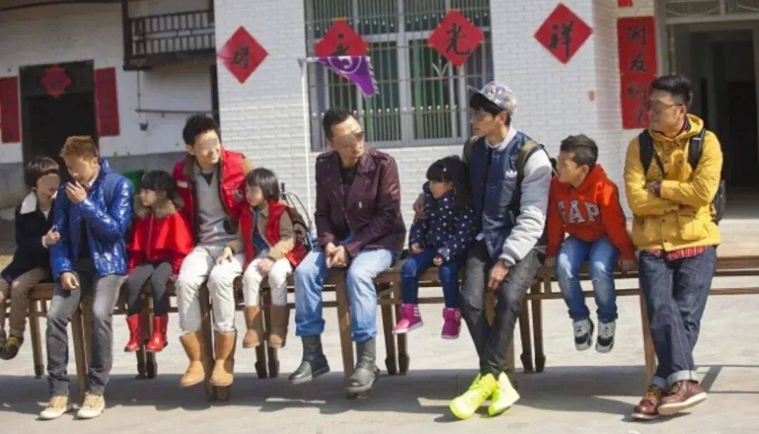 12岁甜馨自爆被孤立,网友一语道破:小孩的社交圈,才是“修罗场”