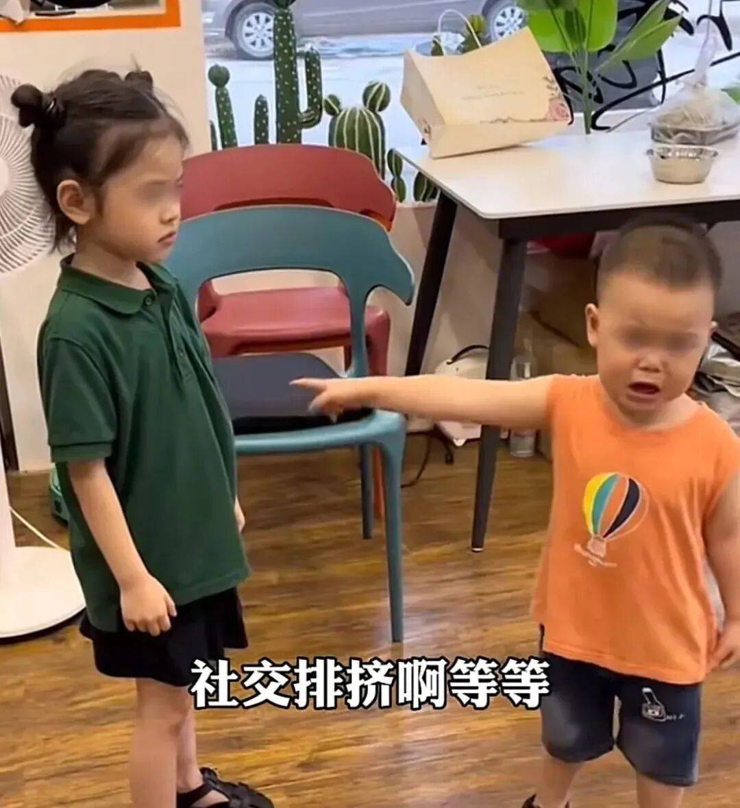 12岁甜馨自爆被孤立,网友一语道破:小孩的社交圈,才是“修罗场”