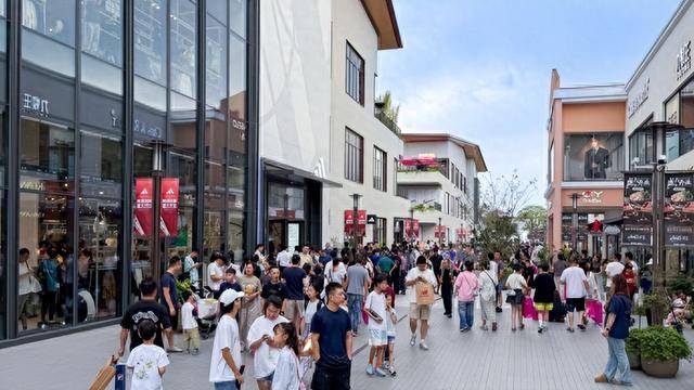 俄罗斯游客在上海一人狂买6台华为