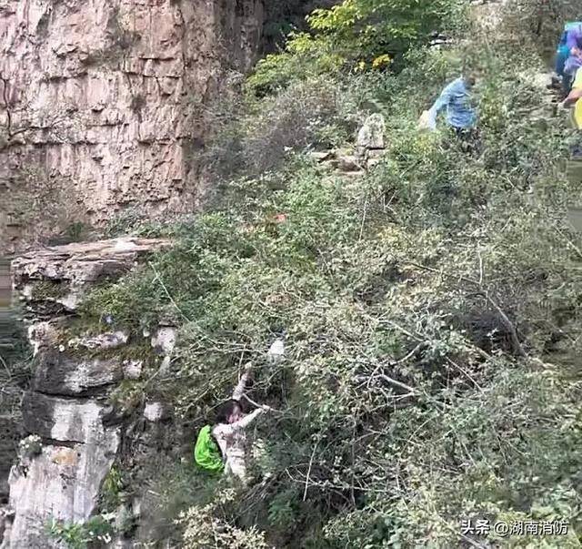 男大学生徒步南太行因拍照摔下瀑布身亡!户外游玩警惕出片“雷区”