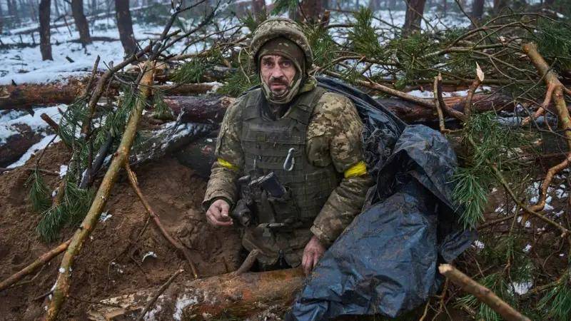 俄军夺取85%红军城,泽连斯基大势已去,俄媒:又开始寻找替罪羊