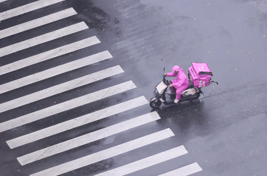 前总监失业做配送 在山姆送超重单常摔跤